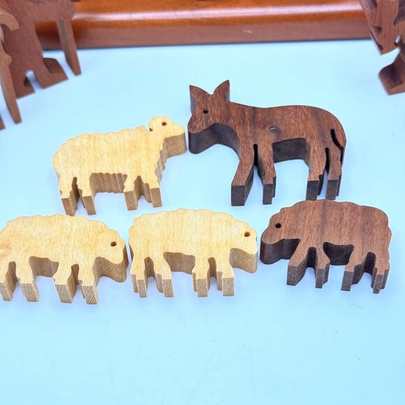 Amish Nativity Manger Scene Christmas Wooden Handmade Set of 16 Pieces - Picture 10 of 12